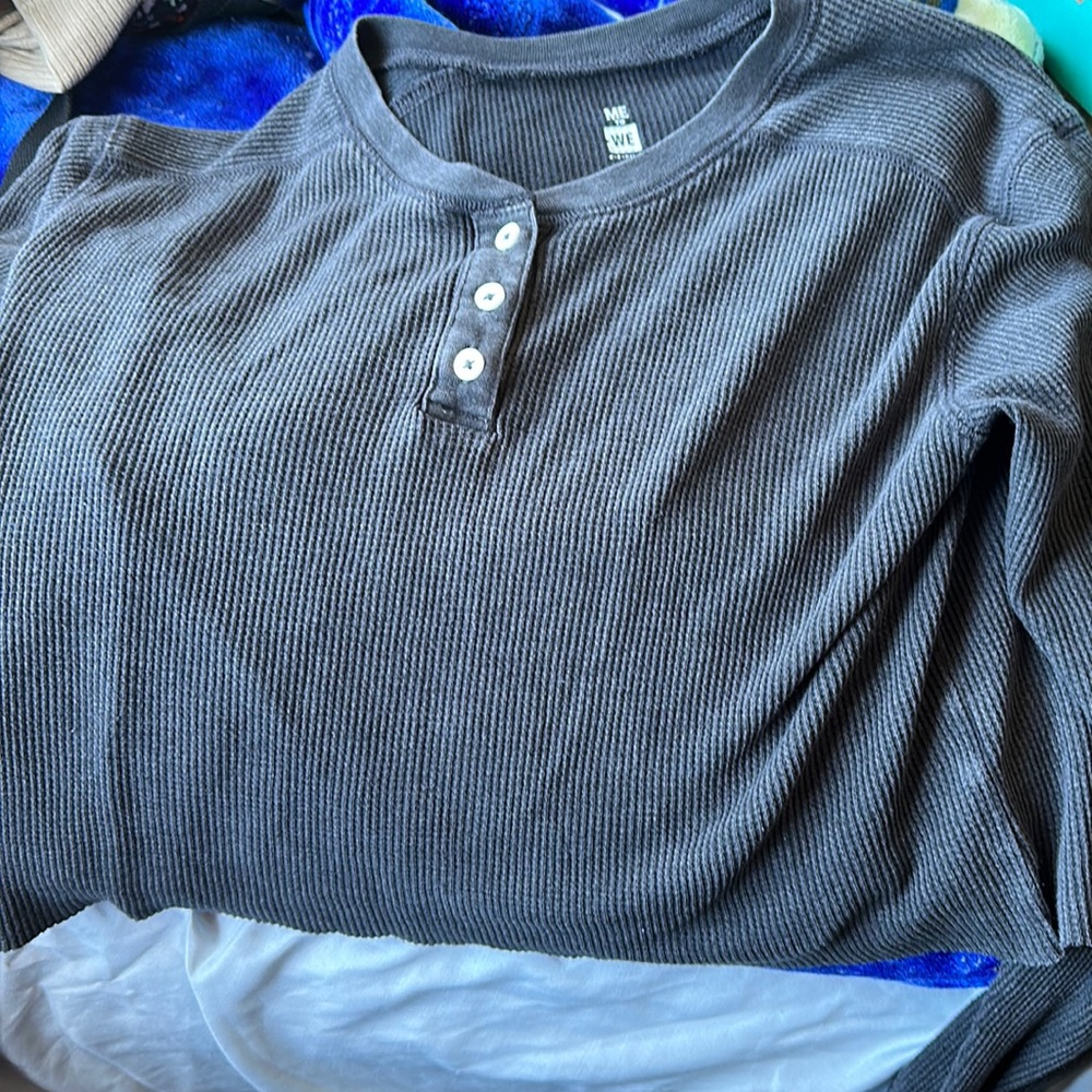 It a crop top I no longer need it